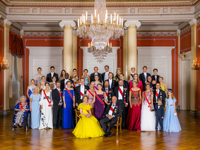 Kongefamilien sammen med familie og utenlandske kongelige gjester. Foto: Håkon Mosvold Larsen / NTB
